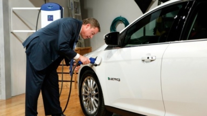 Ford дозволив працівникам безкоштовно заряджати свої електромобілі на роботі