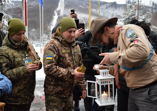 Українські прикордонники зустріли Віфлеємський вогонь миру