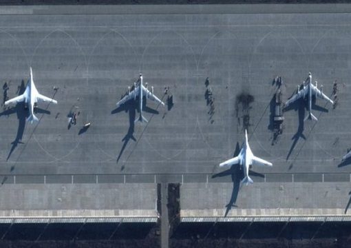 росіяни малюють силуети літаків, намагаючись ошукати українські безпілотники – ISW