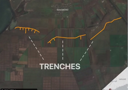 російські окупанти викопали траншеї на півночі Криму