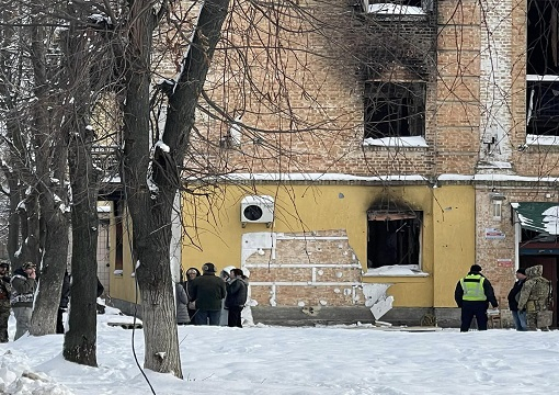 У Гостомелі вандали зрізали зі стіни будинку малюнок Бенксі