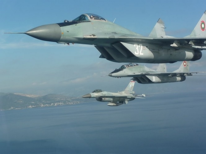 Истребители НАТО пять раз за неделю поднимались для перехвата российских самолетов
