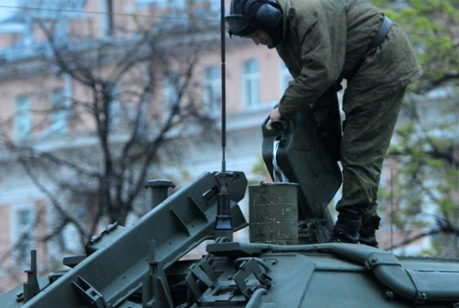 На Донбасі спіймали військових, які хотіли продати дві тони палива, - ВІДЕО