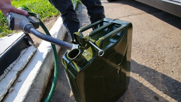 На Київщині начальник складу військової частини вкрав палива на понад 1 млн грн