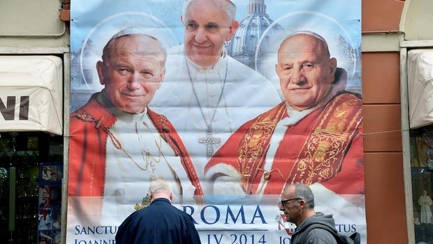 Завтра Ватикан канонізує Івана Павла ІІ та Івана ХХІІІ