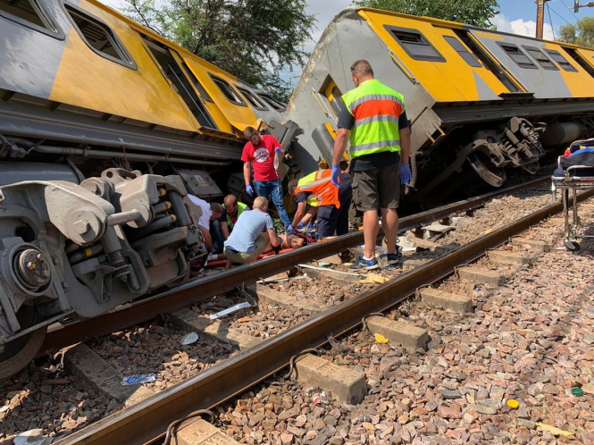 У ПАР зітнулися потяги, щонайменше троє загиблих та 200 постраждалих

