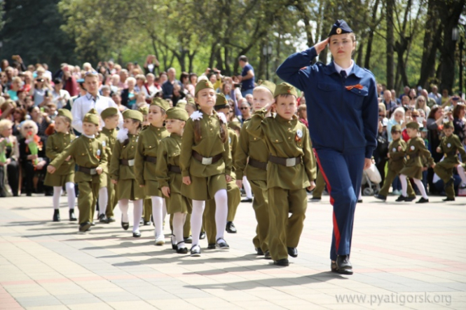 Окупанти скасували в Криму паради на 1 та 9 травня
