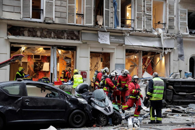 В центре Парижа прогремел взрыв, - ФОТО