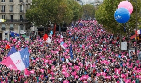 Во Франции тысячи людей протестовали против однополых браков, - ВИДЕО
