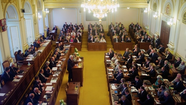 Вперше в історії Чехії парламент оголосив про саморозпуск