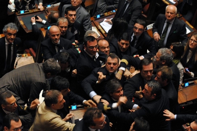 Бійки у парламентах світу