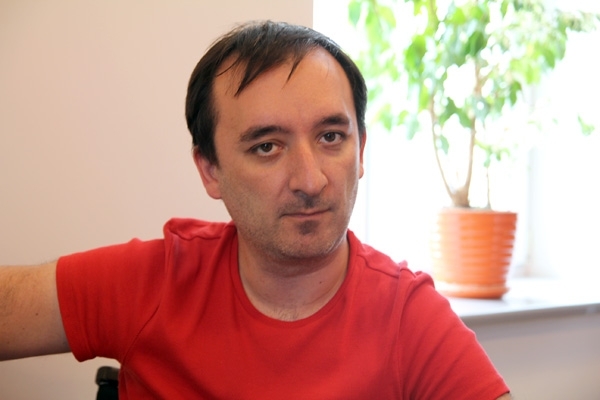 Избитого журналиста Пашаева выпустили из райотдела милиции Симферополя