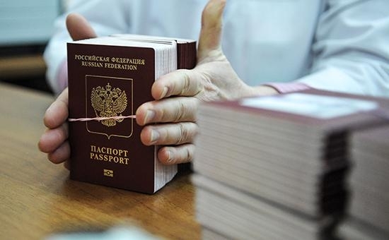 Жителям окупованих територій видали перші російські паспорти
