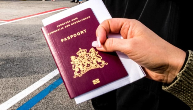 Шахрайство та помилки при видачі паспортів виявили у Нідерландах