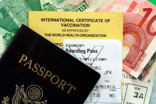Франція хоче першою в ЄС запустити ковідні цифрові паспорти для подорожей