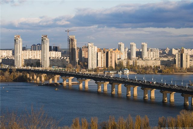 В Киеве временно закроют мост Патона