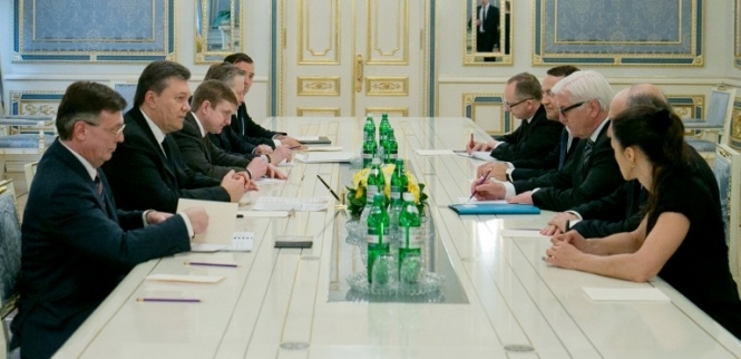 Переговори української влади, опозиції та міністрів з ЄС відбувалися практично у бункері, - голова МЗС Франції