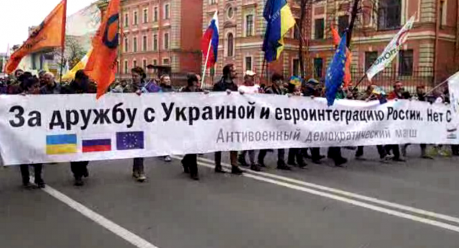 В центрі Петербурга мітингують під гімн України та пісні 