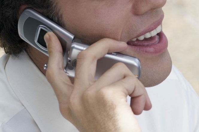 Мобільні оператори знижують вартість дзвінків в Україні