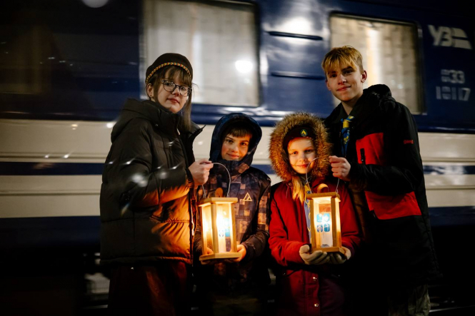 До Києва прибув Вифлеємський вогонь миру