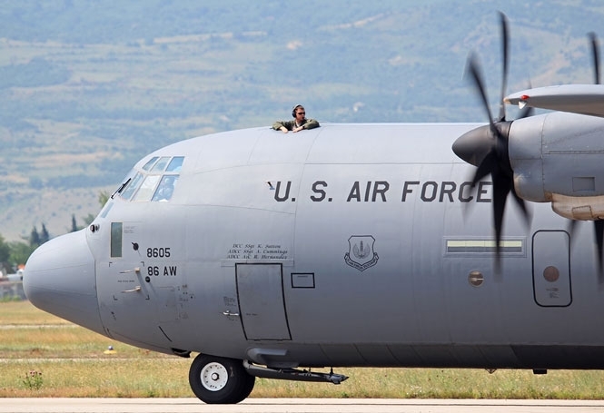 В аеропорт Бургаса прибувають американські військові літаки