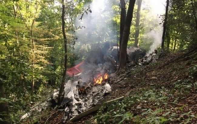 В результате падения самолета под Львовом погибли два человека