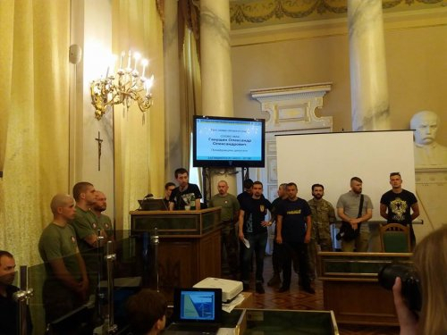 Активисты захватили сессионный зал Львовского облсовета