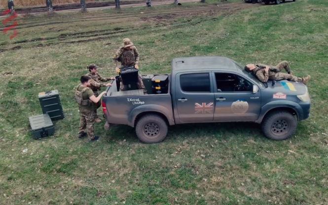 Британська співачка Дуа Ліпа відправила 