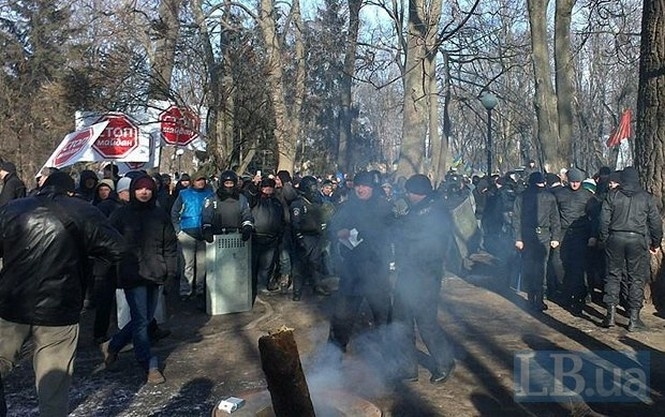 Майдановцы провели предупредительный марш правительственным кварталом