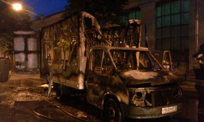 В России неизвестные сожгли агитационный автомобиль сторонников ДНР и ЛНР, - фото