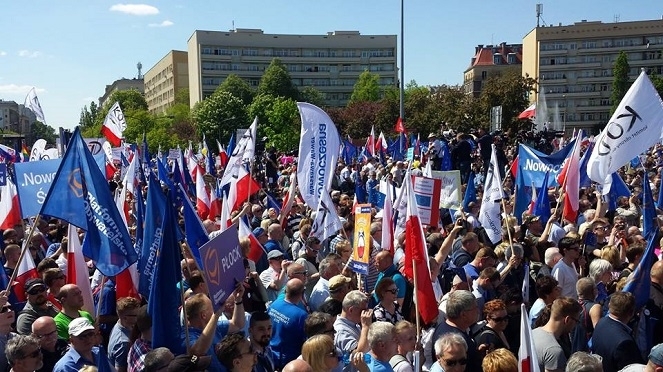 В Варшаве 200 тысяч человек вышли на протесты
