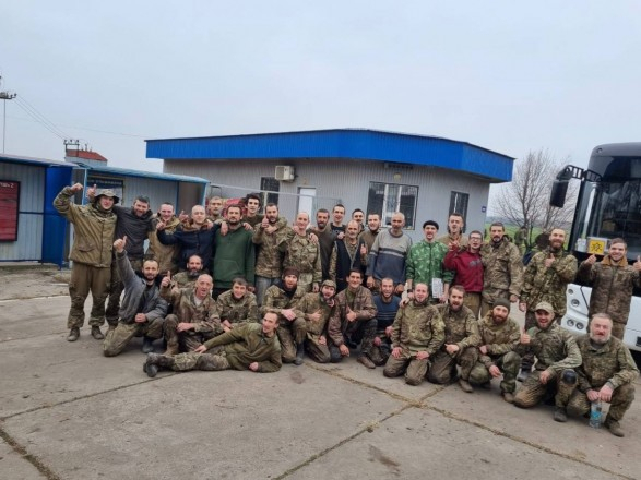 Ще 45 військових Україна звільнила з полону