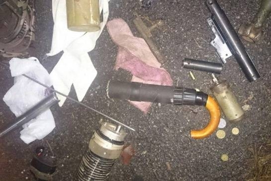 Вблизи Киева поймали искателя боеприпасов с зонтиком, что стреляет