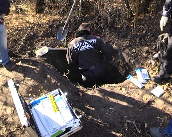 Жителям Харьковщины, которые избили и закопали женщину на огороде, грозит 15 лет лишения свободы, - фото 