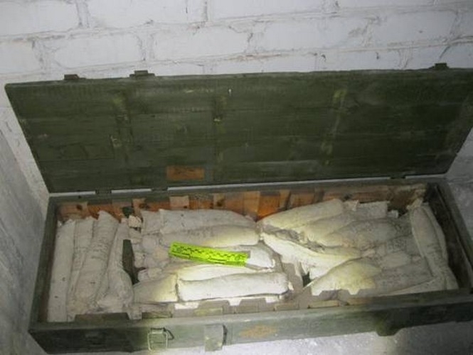 МВД обнаружило 300 ящиков пороха и 30 мин в тайнике ЛНР в Северодонецке