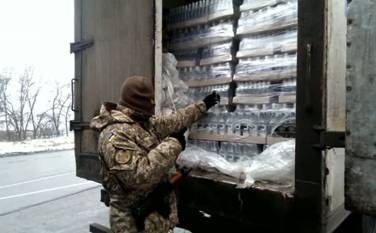 СБУ изъяла два грузовика водки, которую сообщники террористов хотели продать за пределами Донбасса, - видео