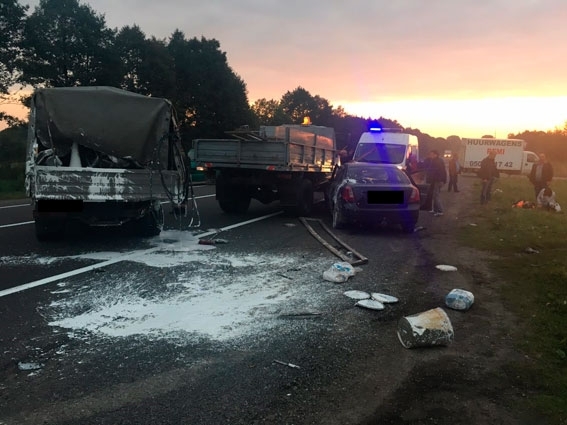 Біля Львова автомобіль збив насмерть робітника, який наносив розмітку