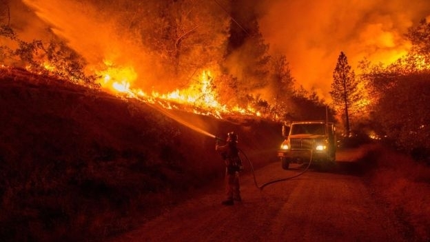 У Каліфорнії внаслідок пожеж евакуюють тисячі осіб 