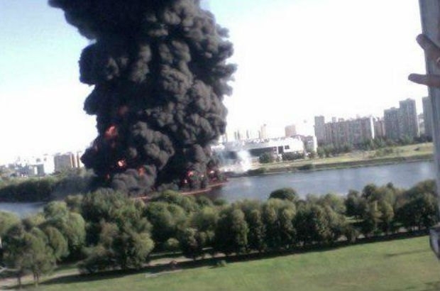 В Москве загорелся нефтепровод: есть пострадавшие, - видео