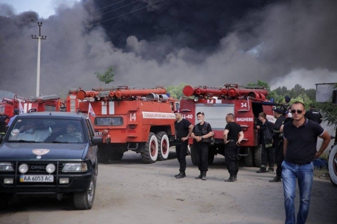 Следствие не исключает умышленного поджога нефтебазы под Киевом, - Турчинов