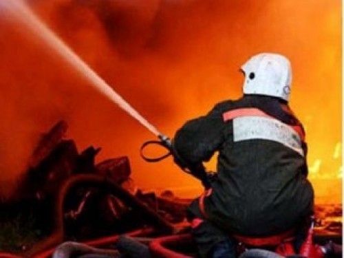 Силовики водометами загасили пожежу у будинку на Грушевського. Під обстріл потрапили активісти