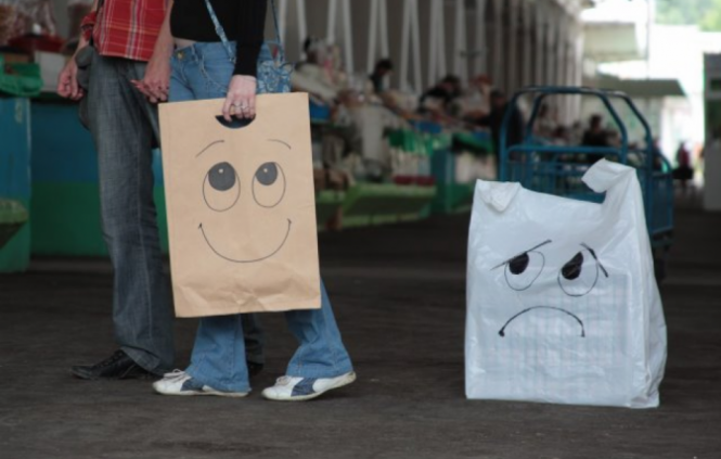 Во Львове супермаркеты на один день откажутся от полиэтиленовых пакетов