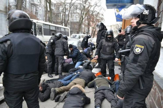 Чотирьом особам повідомили підозру за штурм Подільського райвідділу поліції в Києві 