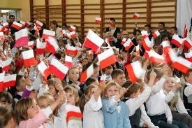 Сенат Польши перенес День победы на 8 мая