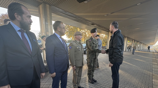 Міністр оборони Польщі разом із делегацією прибув до Києва
