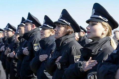 Япония передала украинским полицейским зимнюю форму