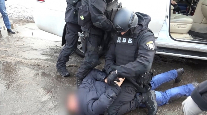 У Києві спіймали охоронців, які вкрали монети у головного редактора інтернет-видання