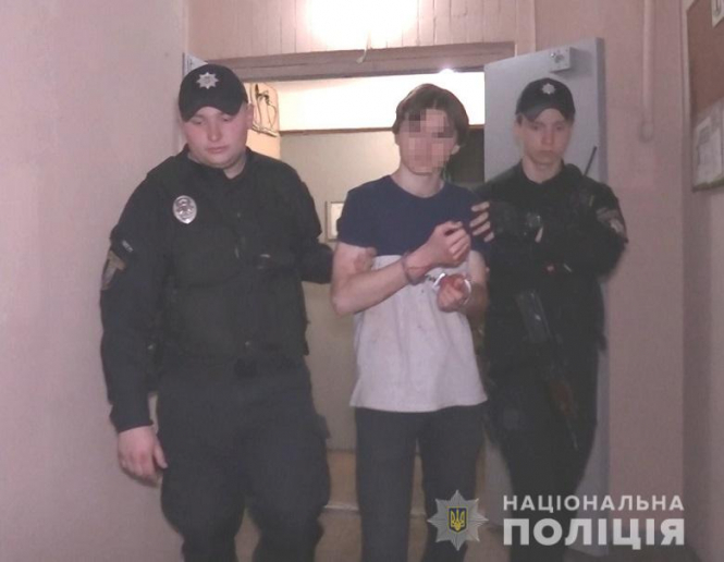Полиция Киева задержала 15-летнего подростка за покушение на мать и бабушку