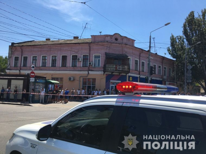 В Одессе мужчина захватил заложницу в ломбарде, полиция проводит спецоперацию, - ОБНОВЛЕНО