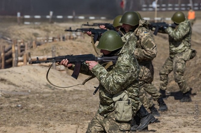 Через бойові дії на Луганщині поранені троє військових
